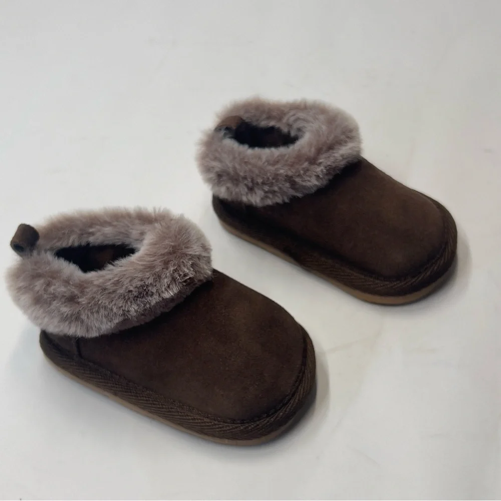 BEARPAW child’s brown Booties With Fur 0/6 months